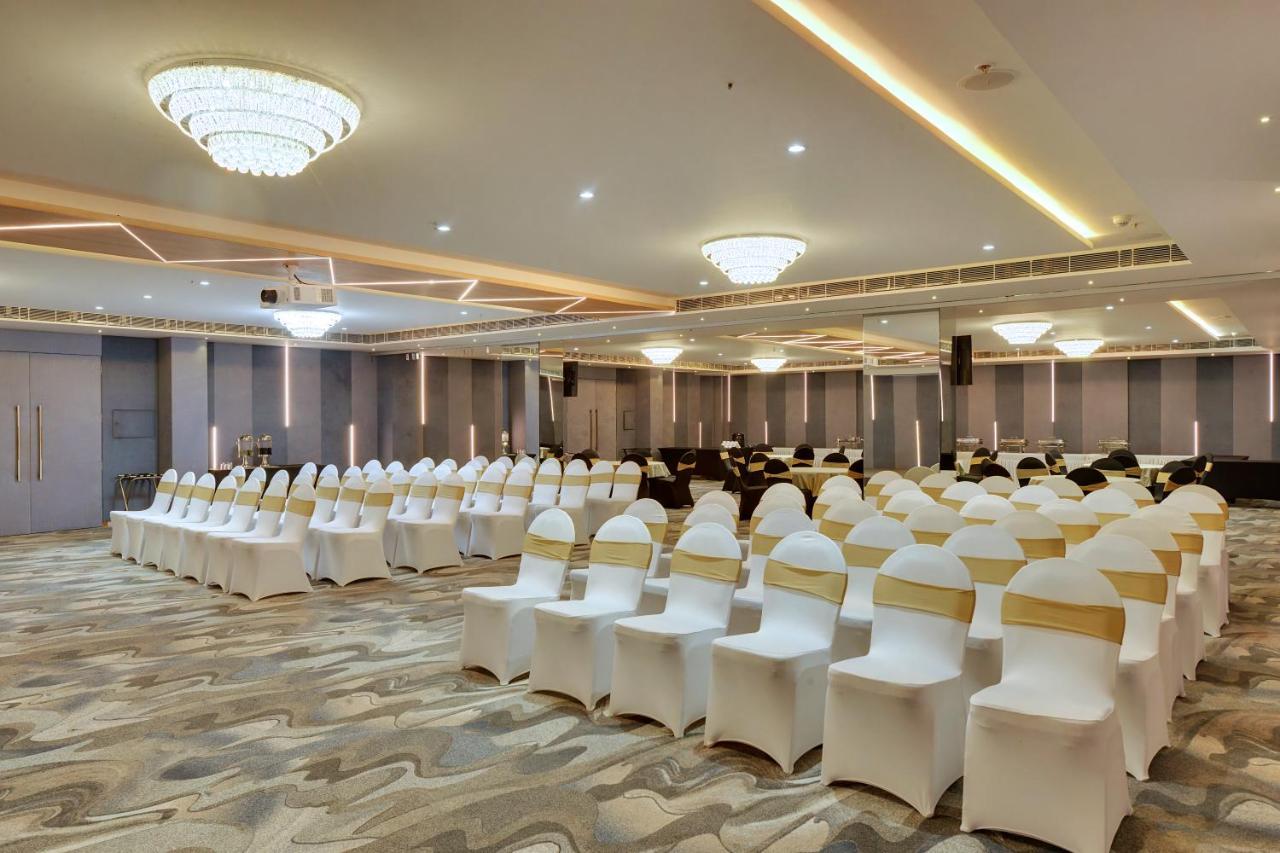Clarion Hotel Bangalore Yesvantpur ภายนอก รูปภาพ