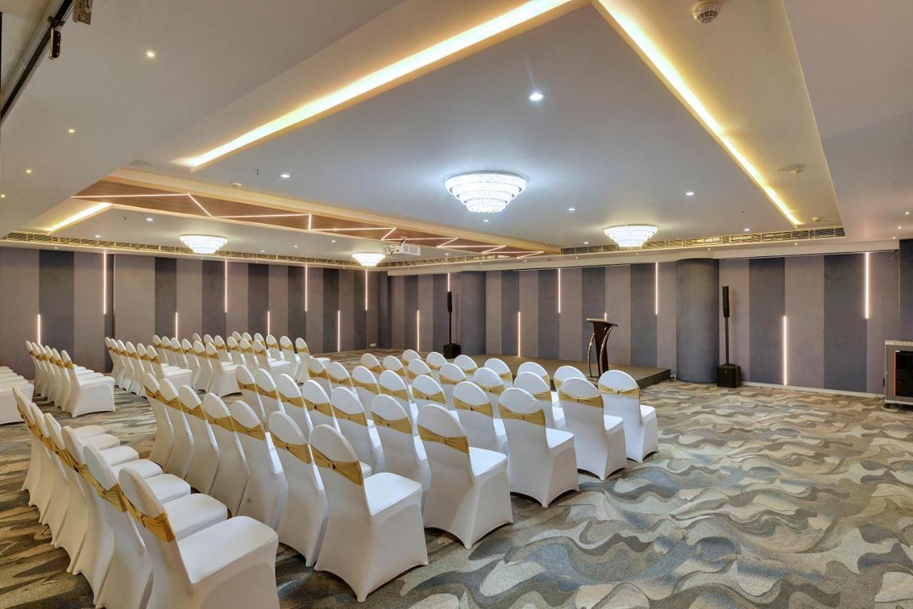 Clarion Hotel Bangalore Yesvantpur ภายนอก รูปภาพ