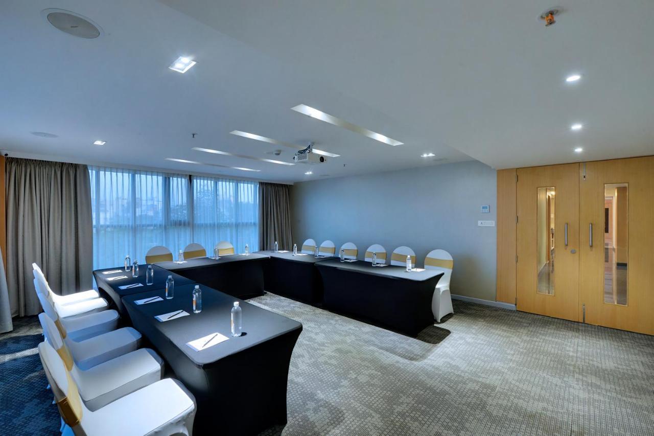 Clarion Hotel Bangalore Yesvantpur ภายนอก รูปภาพ