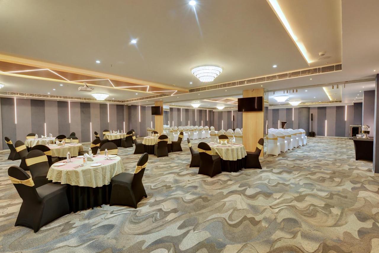 Clarion Hotel Bangalore Yesvantpur ภายนอก รูปภาพ
