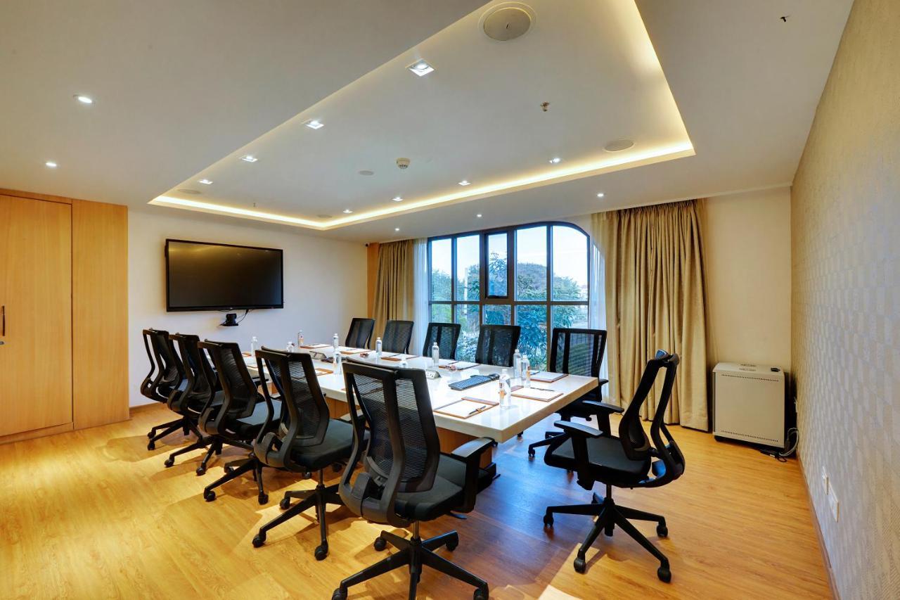 Clarion Hotel Bangalore Yesvantpur ภายนอก รูปภาพ