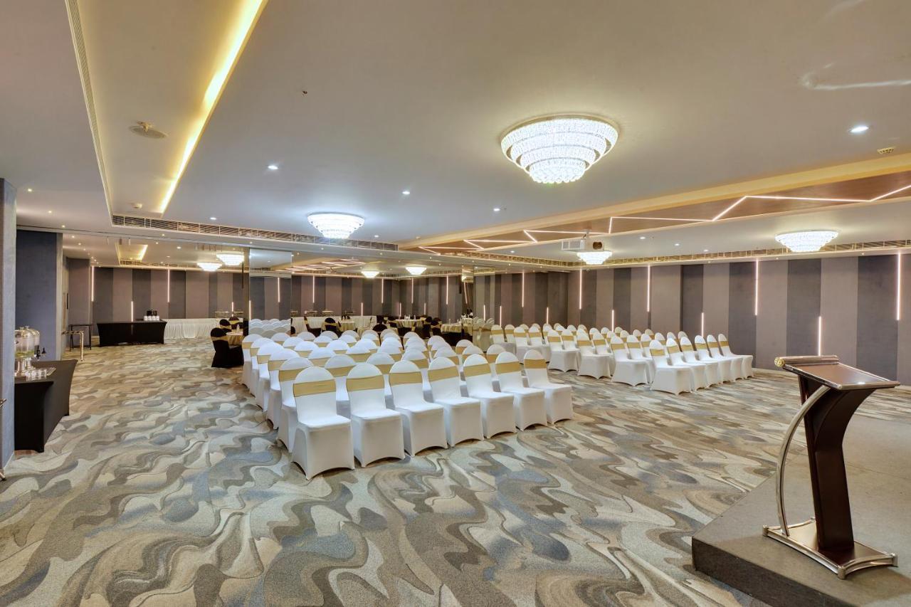 Clarion Hotel Bangalore Yesvantpur ภายนอก รูปภาพ