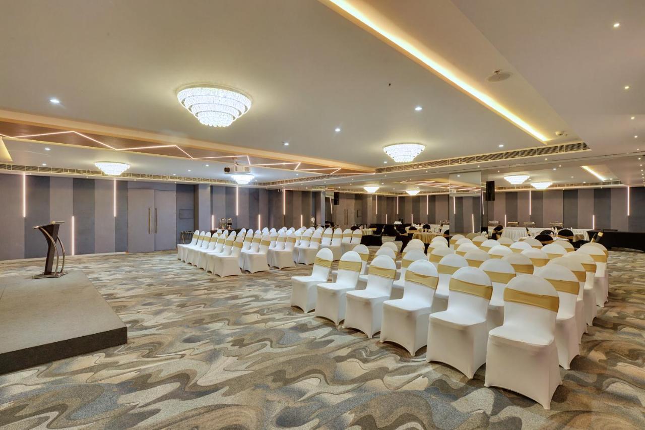 Clarion Hotel Bangalore Yesvantpur ภายนอก รูปภาพ